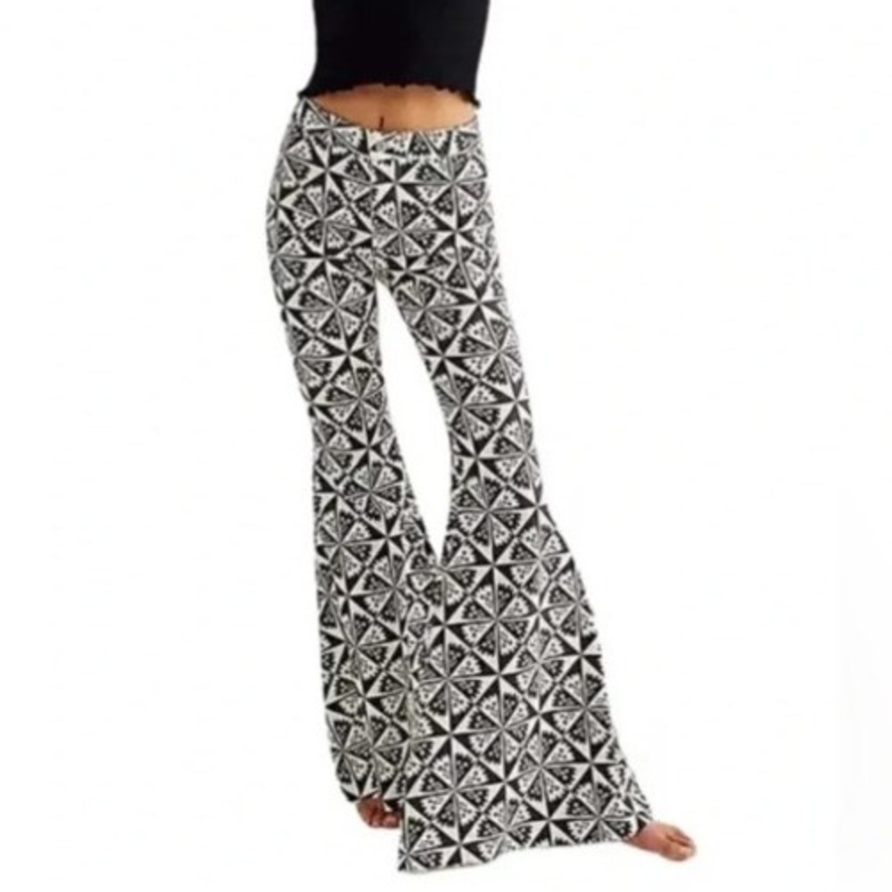 We The Free Just Float On Flare Jeans Women 29 White Black Geometric Bell Bottom